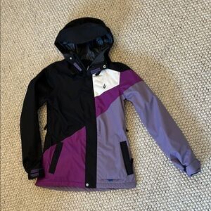 Woman’s Volcom Ski/Snowboarding Black & Purple Hooded Jacket XS